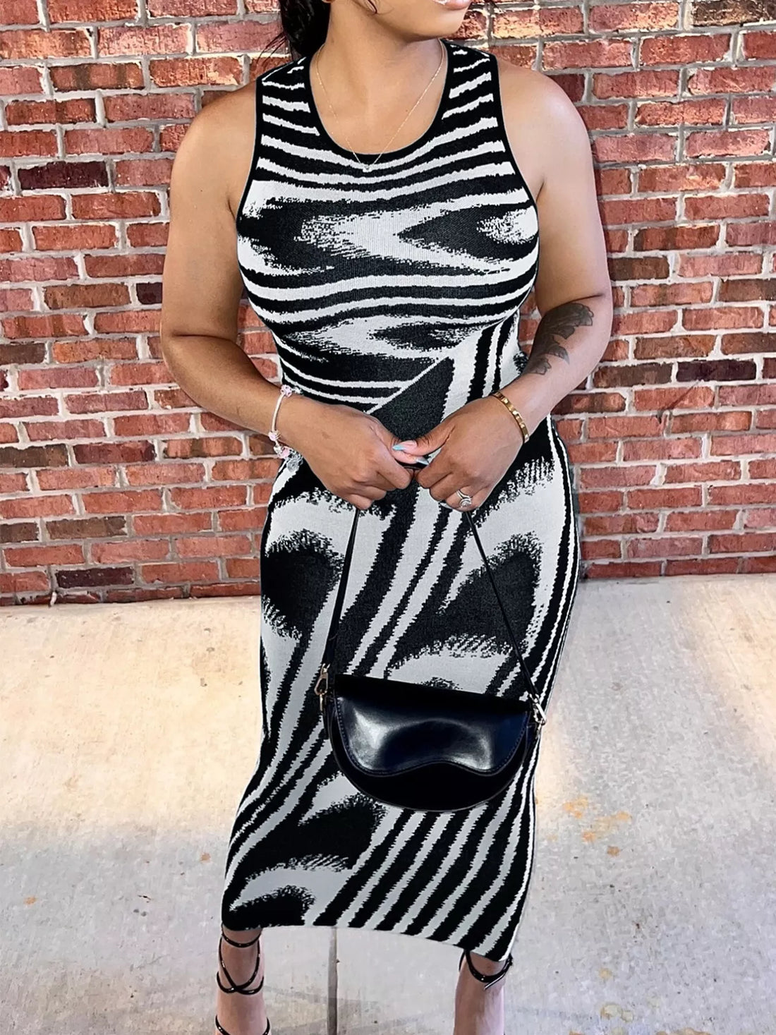 Plus Size Sleeveless Bodycon Maxi Dress with Abstract Print